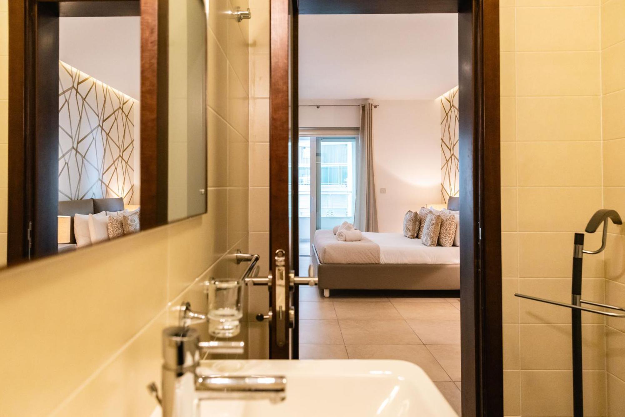Luxury Seafront 3Br With Pool By Arcobnb Sliema Exterior photo